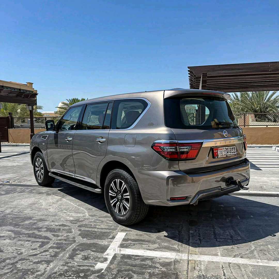 Car Image 2014 NISSAN PATROL LE