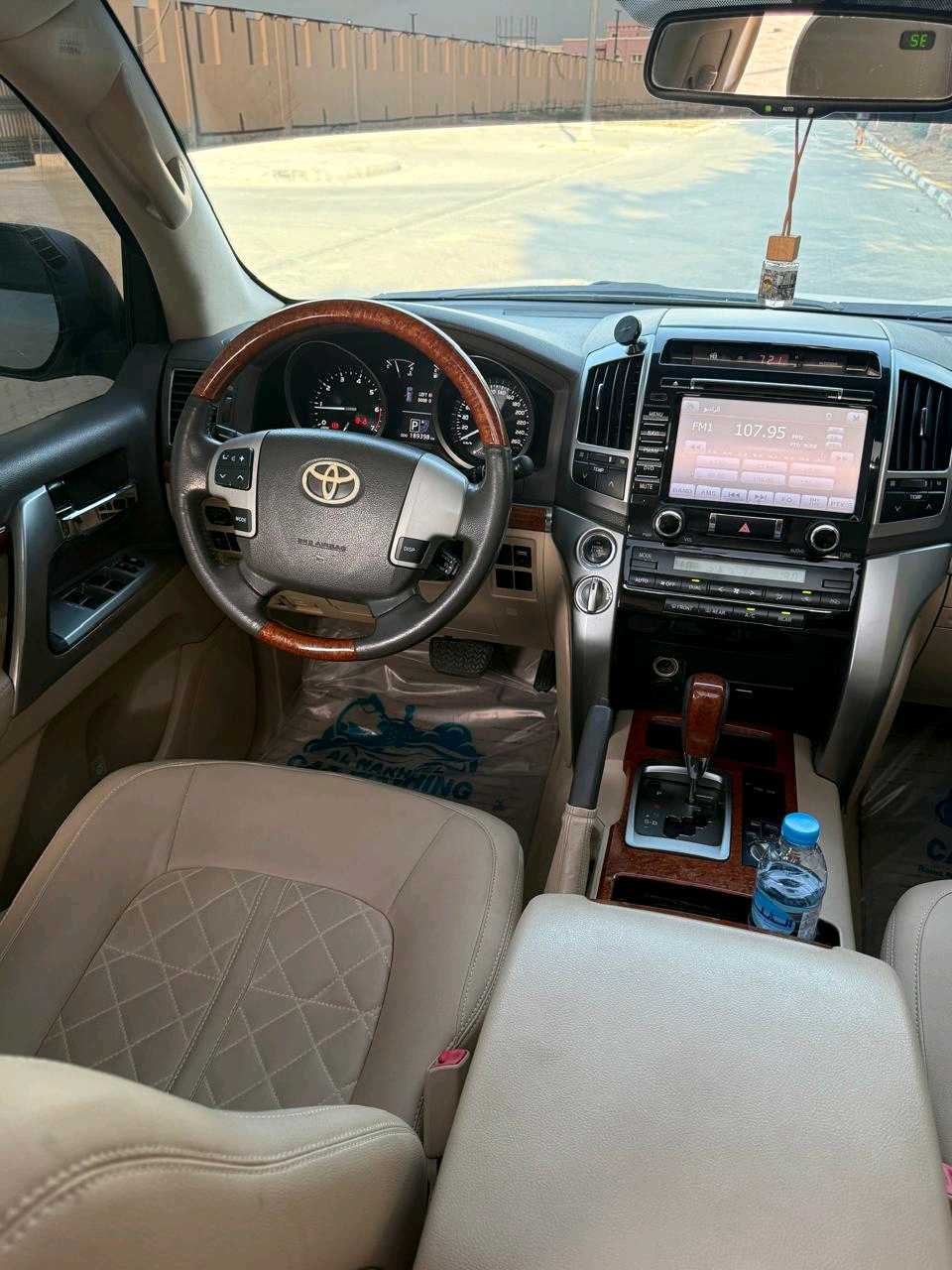 Car Image 2015 TOYOTA LAND CRUISER VX.R