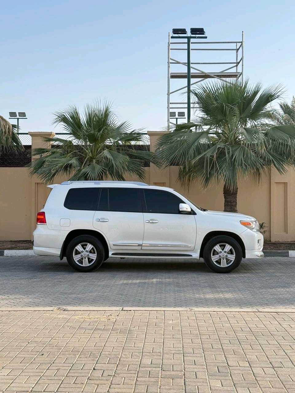 Car Image 2015 TOYOTA LAND CRUISER VX.R