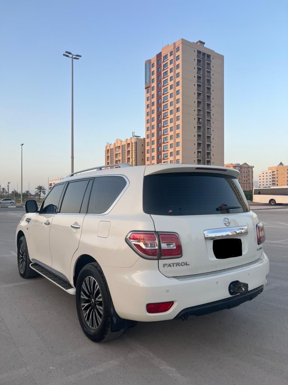 Car Image 2014 NISSAN PATROL LE