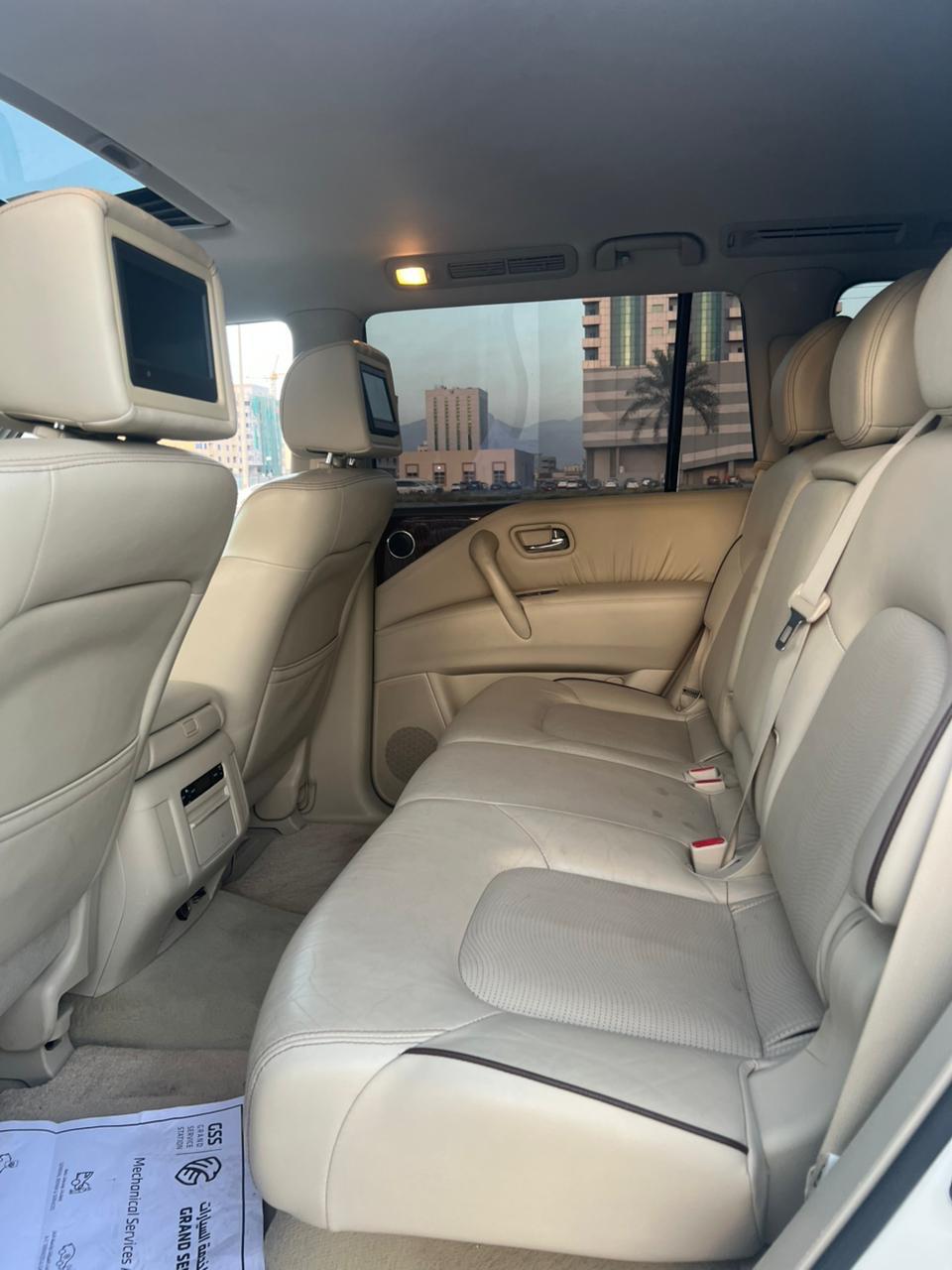Car Image 2014 NISSAN PATROL LE