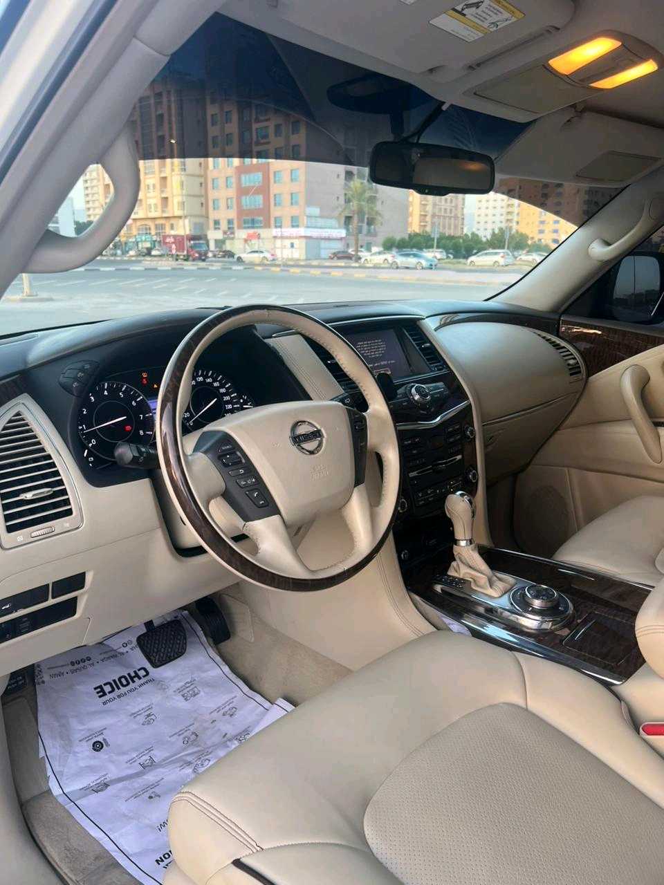 Car Image 2014 NISSAN PATROL LE