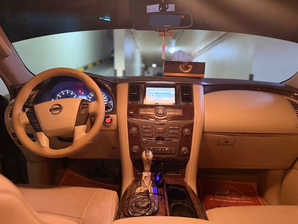 Car Image 2014 NISSAN PATROL LE