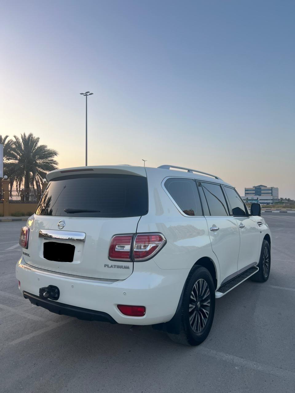 Car Image 2014 NISSAN PATROL LE