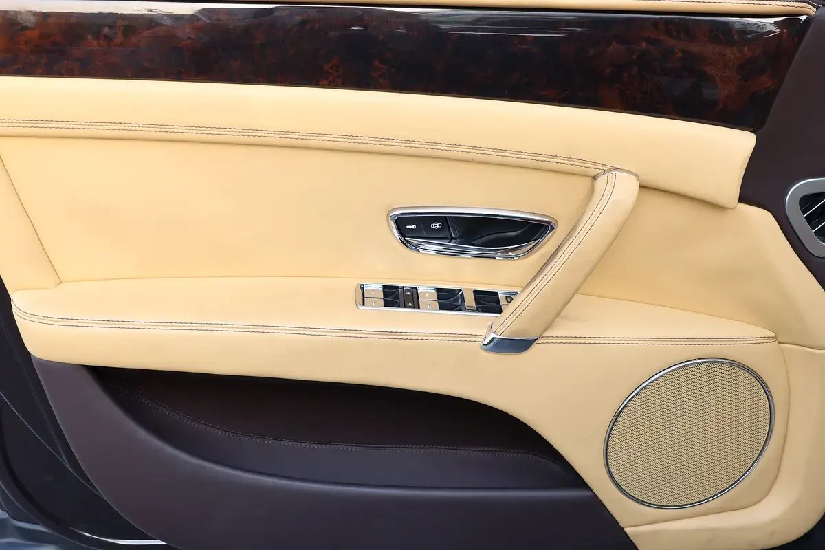 Car Image 2014 BENTLEY FLYING SPUR 