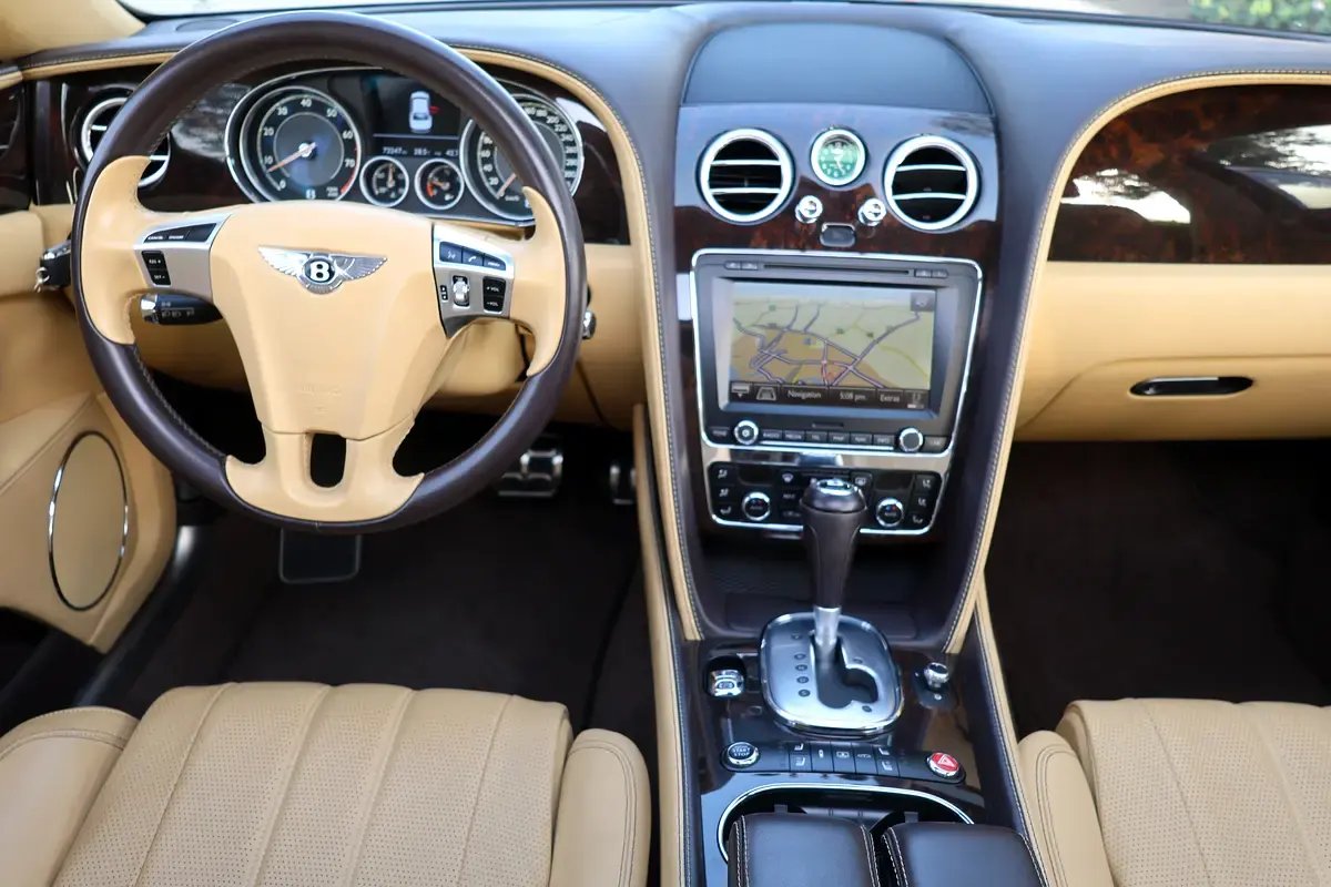 Car Image 2014 BENTLEY FLYING SPUR 