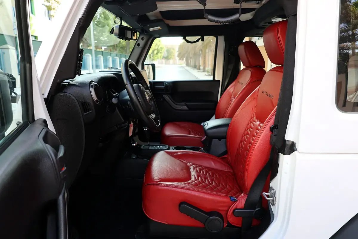 Car Image 2016 JEEP WRANGLER 