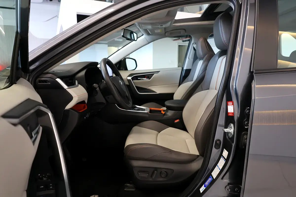 Car Image 2021 TOYOTA RAV4 