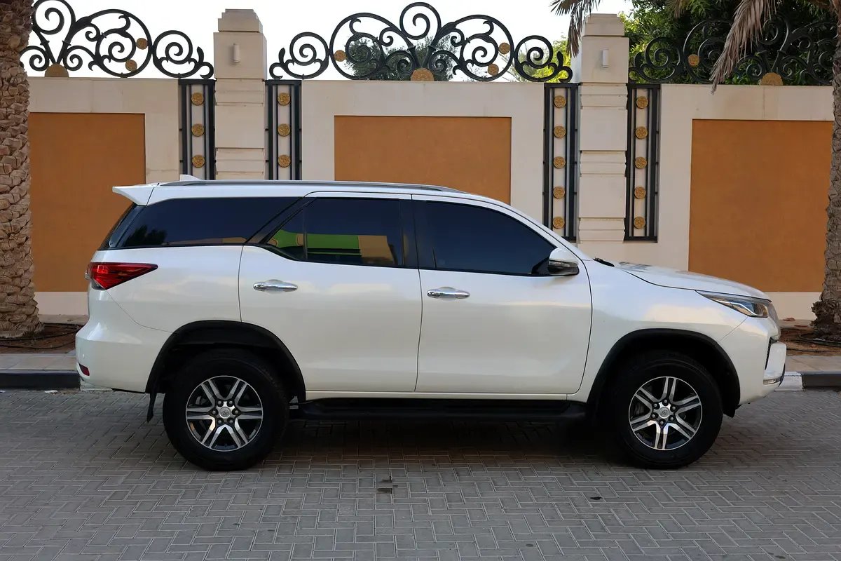 Car Image 2021 TOYOTA FORTUNER 