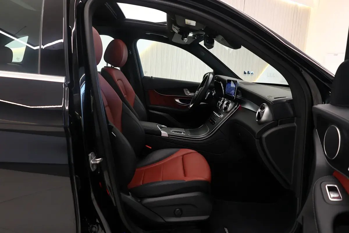 Car Image 2021 MERCEDES GLC CLASS 