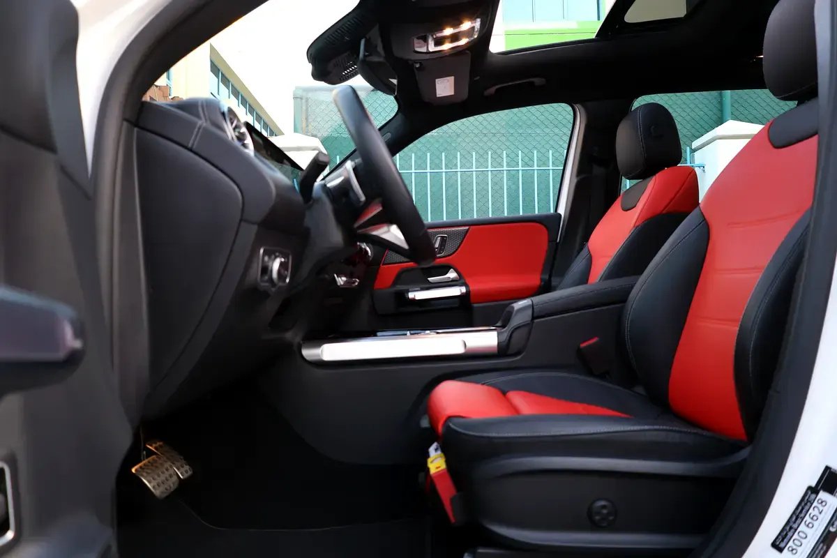 Car Image 2025 MERCEDES GLB CLASS 