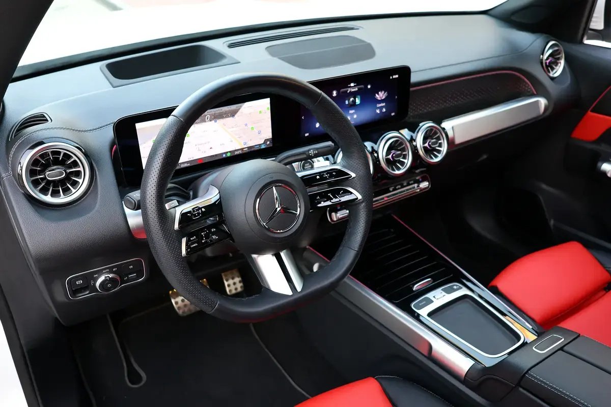 Car Image 2025 MERCEDES GLB CLASS 