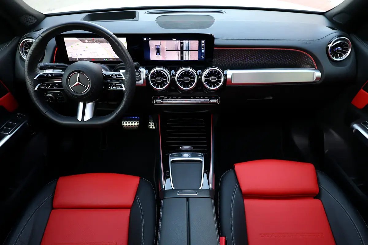 Car Image 2025 MERCEDES GLB CLASS 