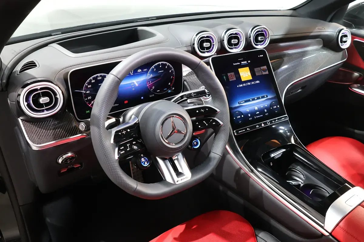 Car Image 2025 MERCEDES GLC CLASS 