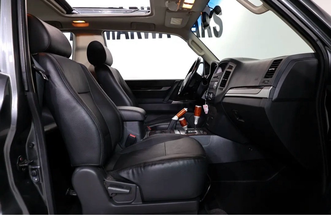 Car Image 2015 MITSUBISHI PAJERO 