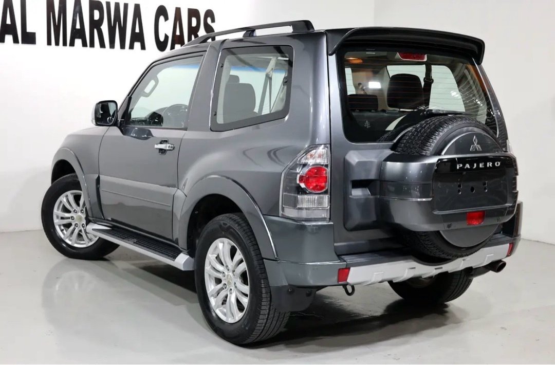 Car Image 2015 MITSUBISHI PAJERO 