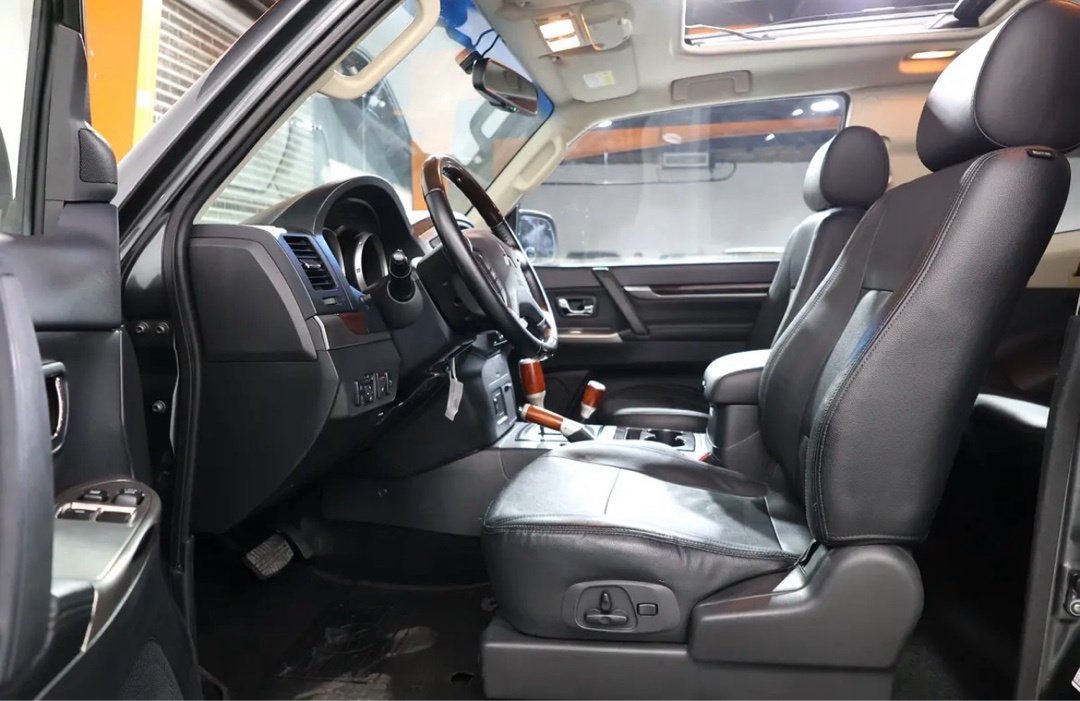 Car Image 2015 MITSUBISHI PAJERO 