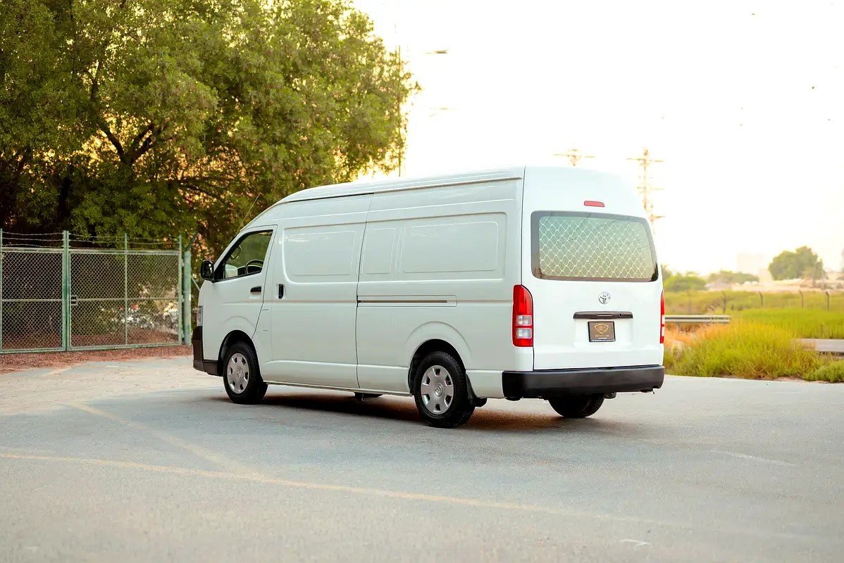 Car Image 2012 TOYOTA Hiace 