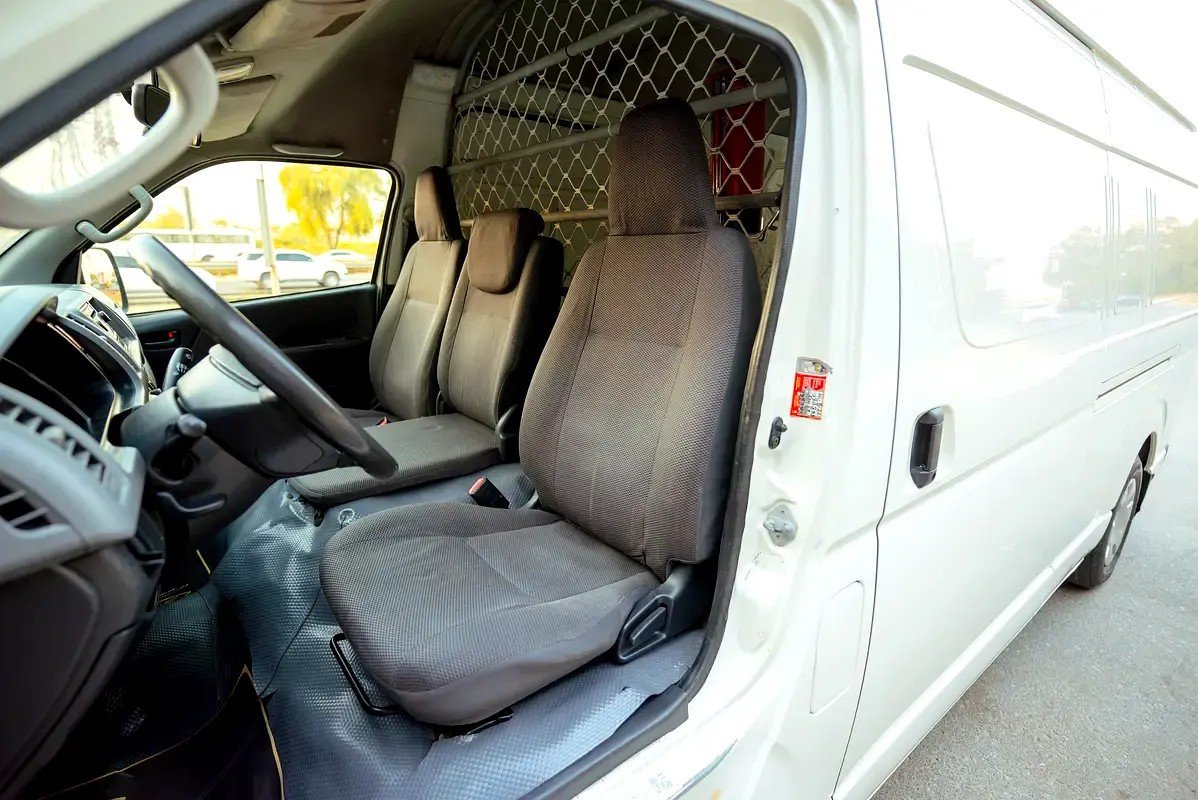 Car Image 2012 TOYOTA Hiace 
