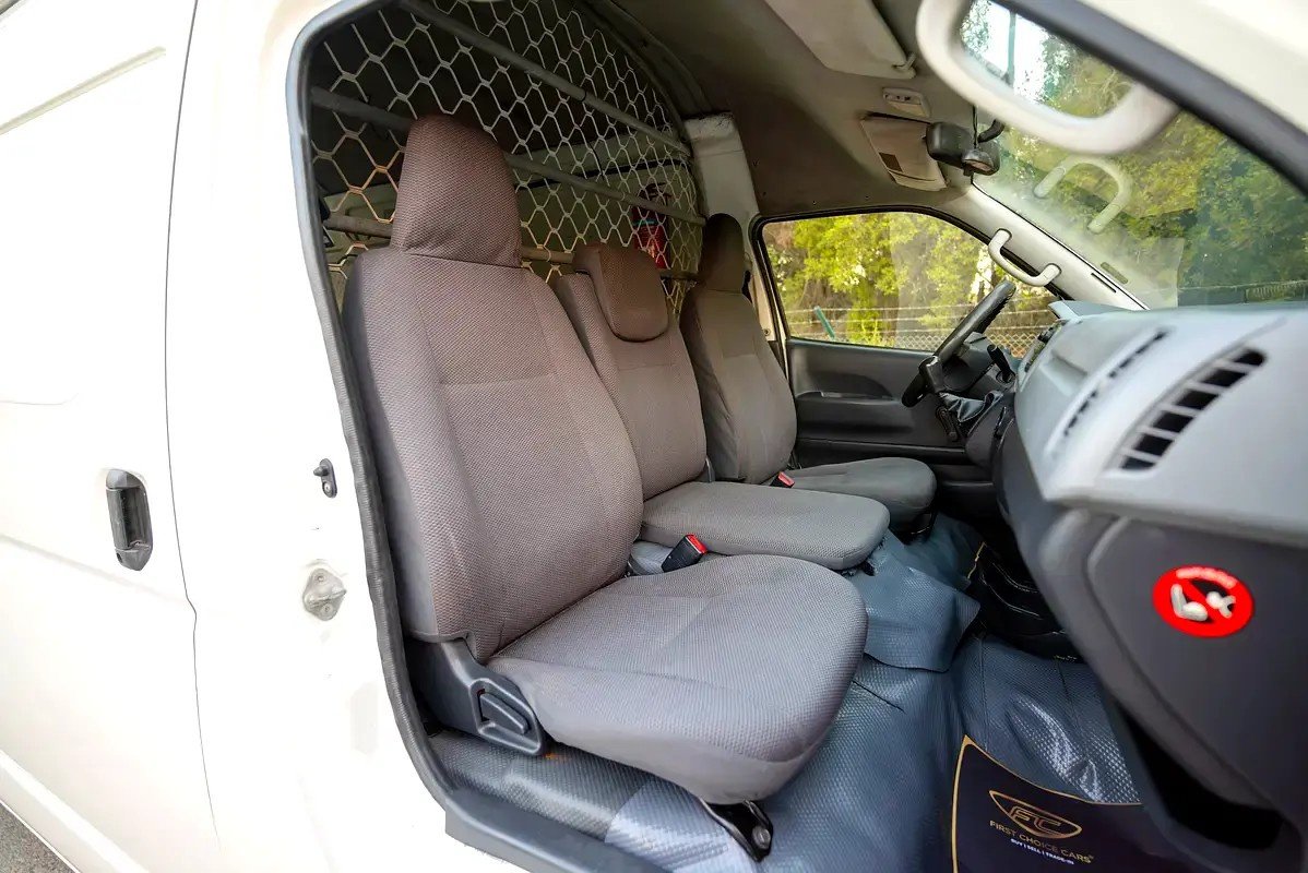 Car Image 2012 TOYOTA Hiace 
