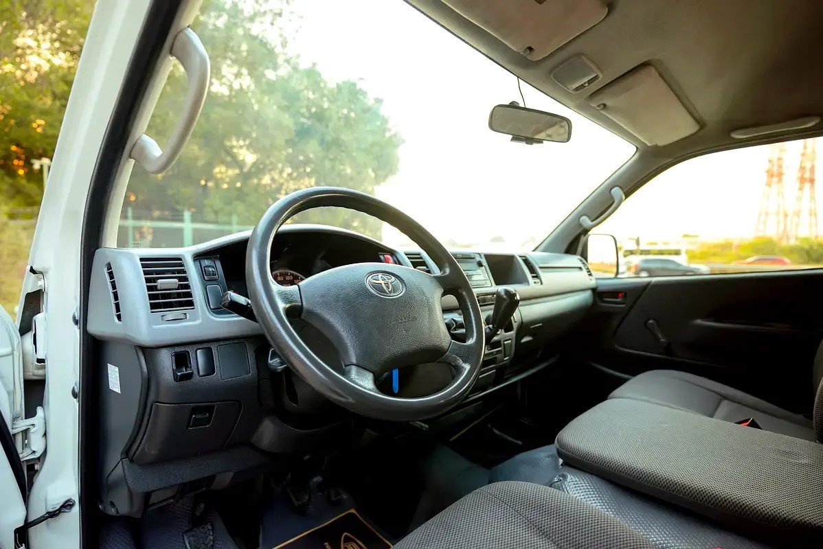 Car Image 2012 TOYOTA Hiace 