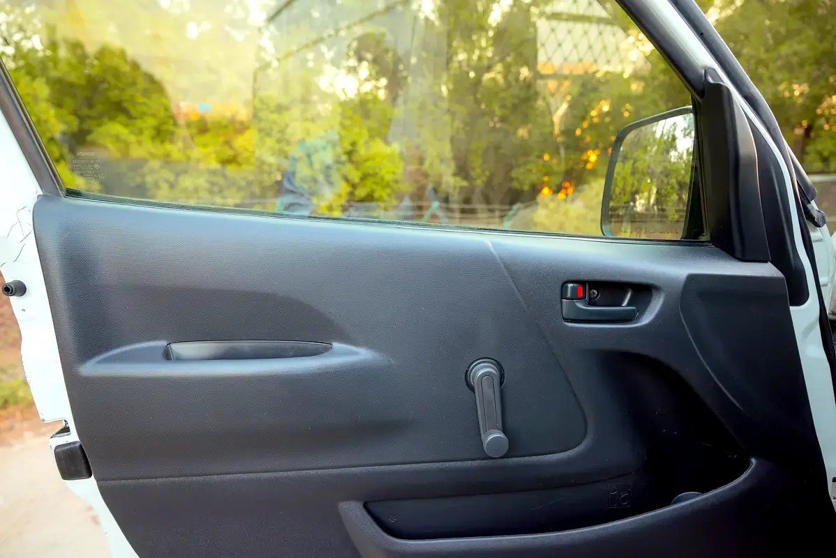 Car Image 2012 TOYOTA Hiace 