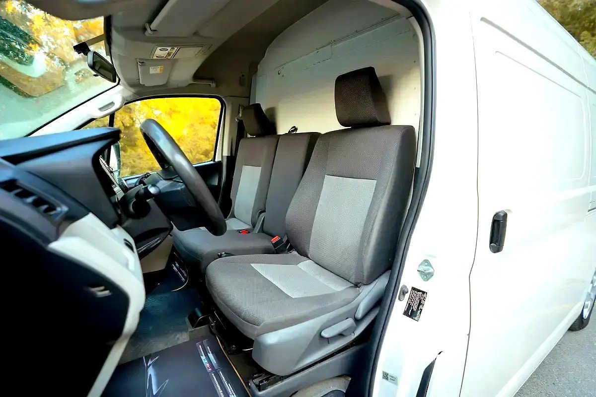 Car Image 2020 TOYOTA Hiace 