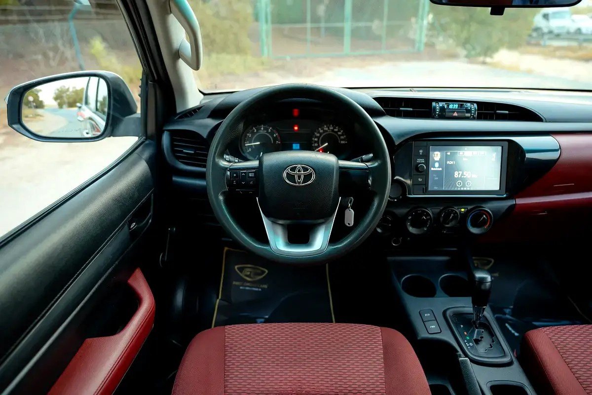 Car Image 2022 TOYOTA HILUX 