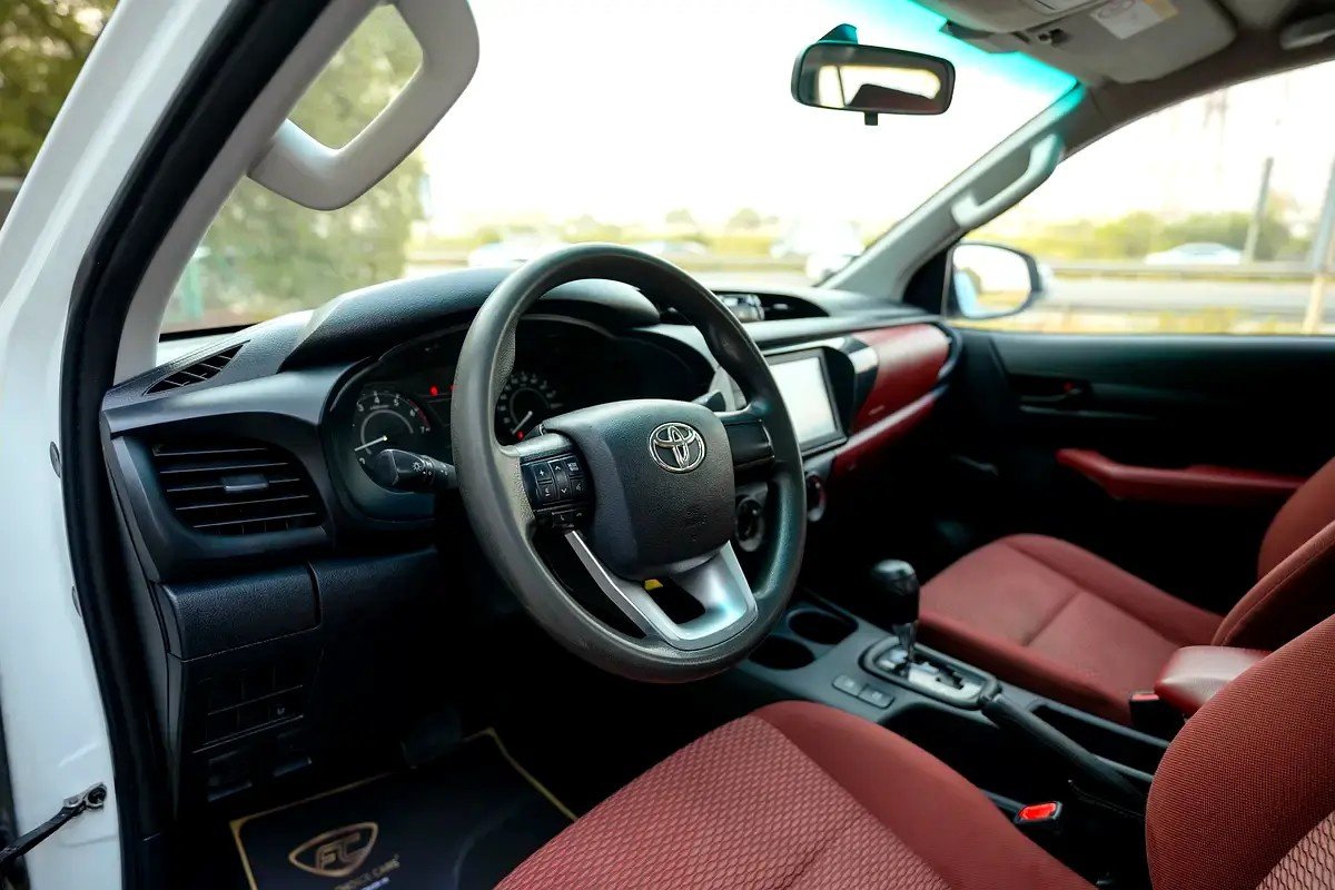 Car Image 2022 TOYOTA HILUX 