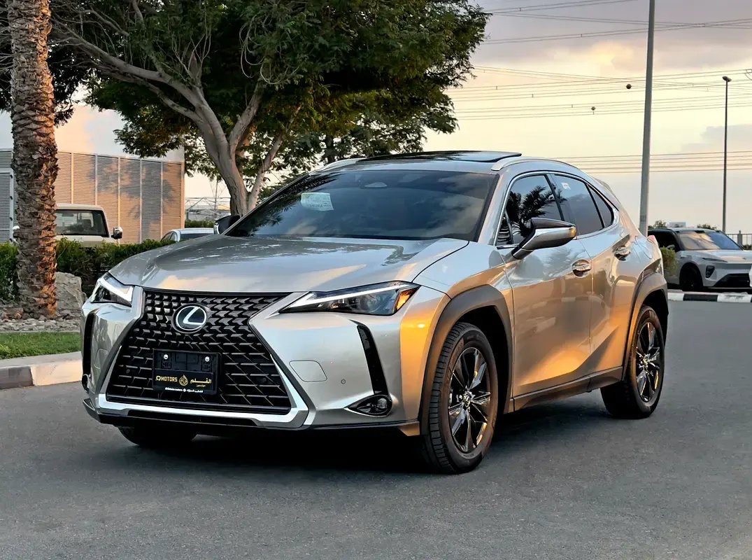 LEXUS UX 2025