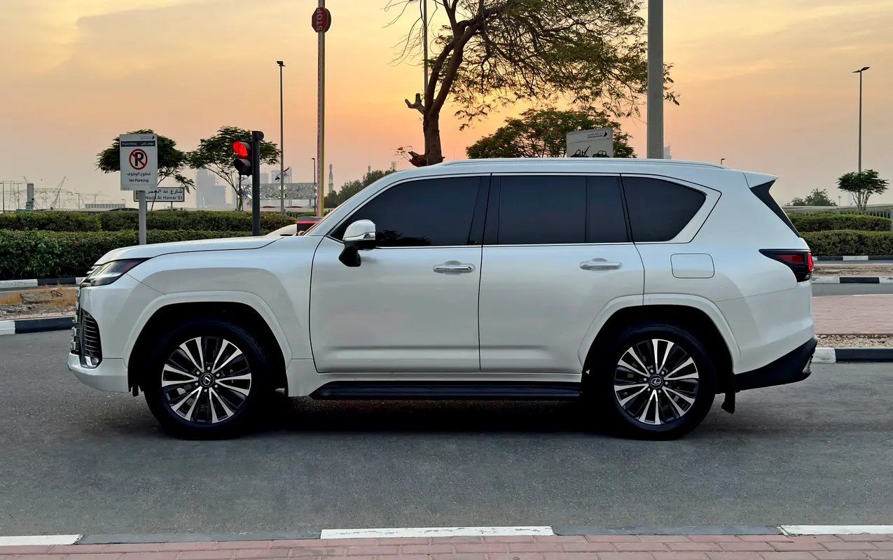 Car Image 2025 LEXUS LX 