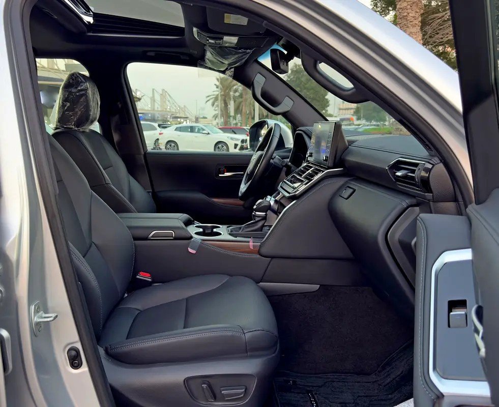 Car Image 2024 TOYOTA LAND CRUISER 
