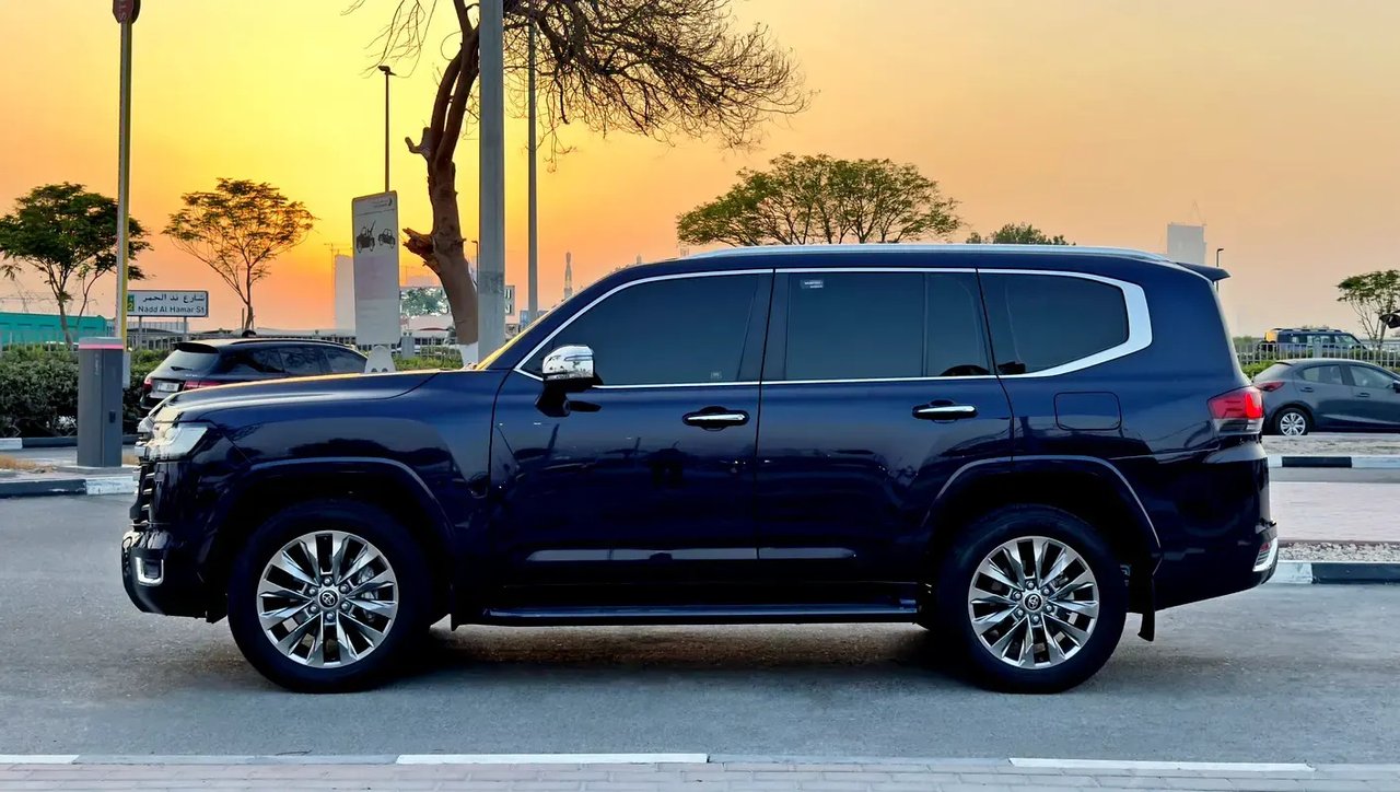 Car Image 2023 TOYOTA LAND CRUISER 