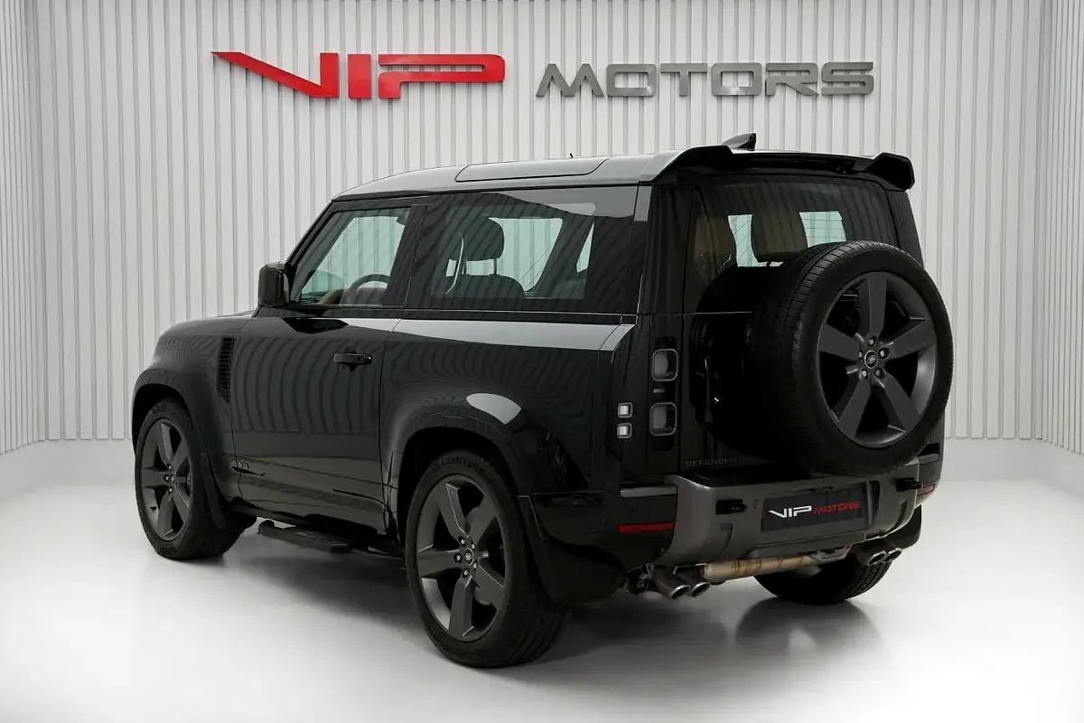 Car Image 2025 LAND ROVER DEFENDER 