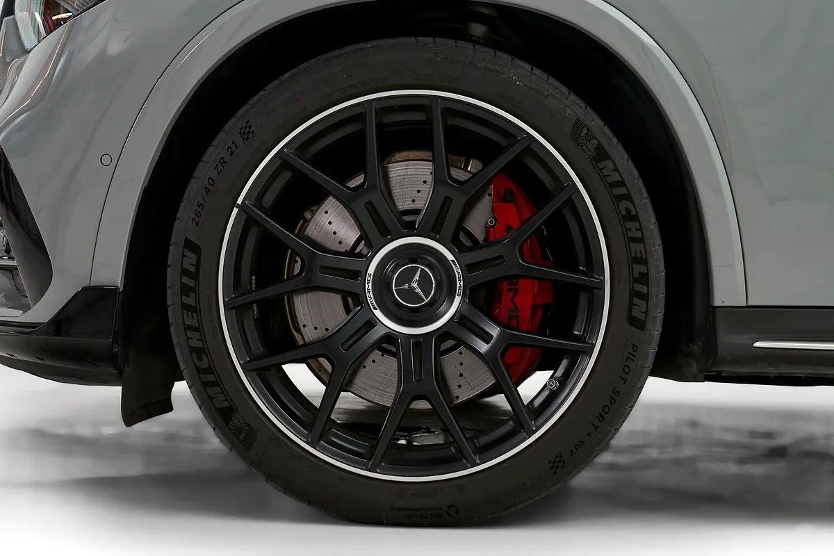 Car Image 2025 MERCEDES GLC CLASS 