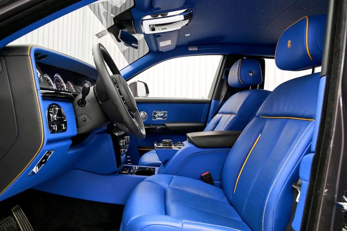 Car Image 2023 ROLLS ROYCE PHANTOM 
