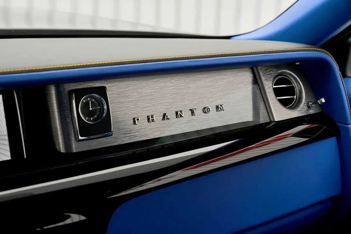 Car Image 2023 ROLLS ROYCE PHANTOM 