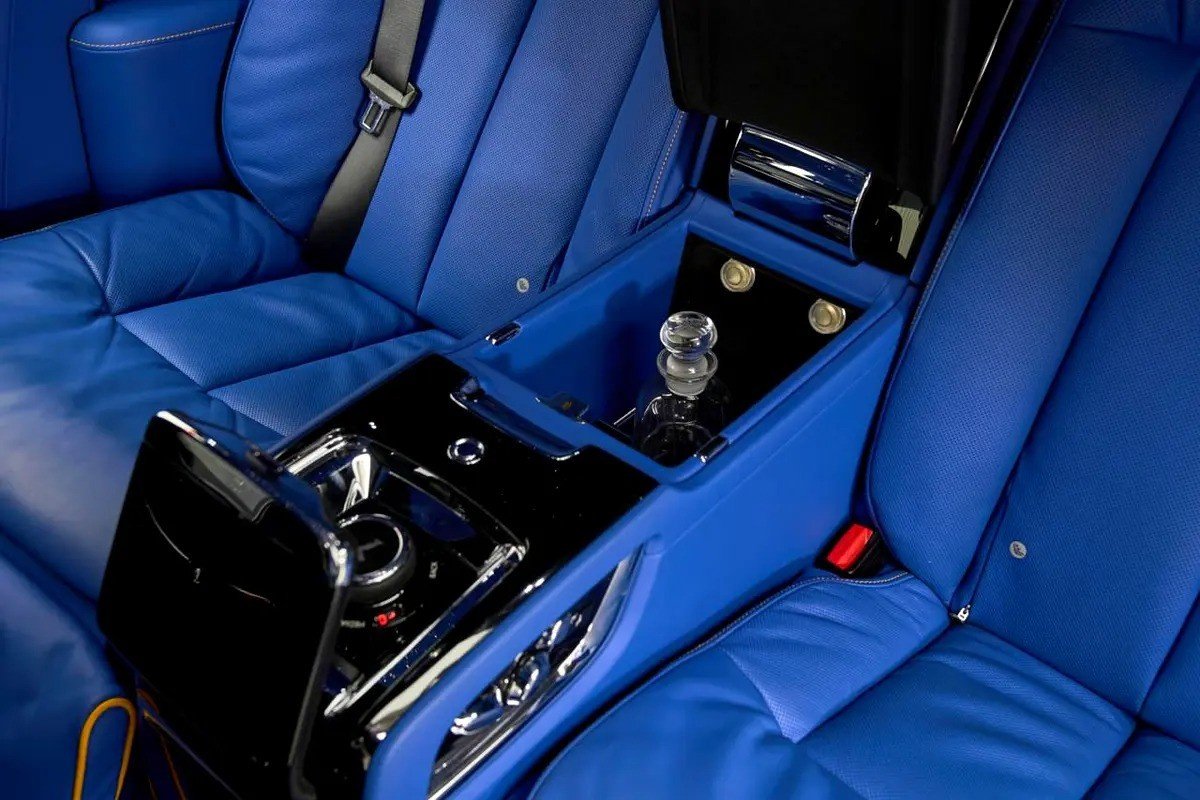 Car Image 2023 ROLLS ROYCE PHANTOM 
