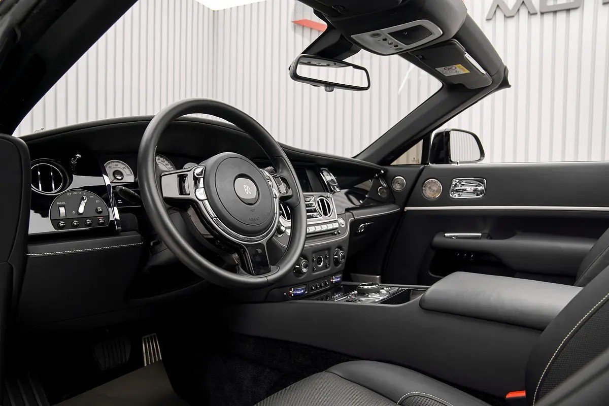 Car Image 2018 ROLLS ROYCE DAWN 