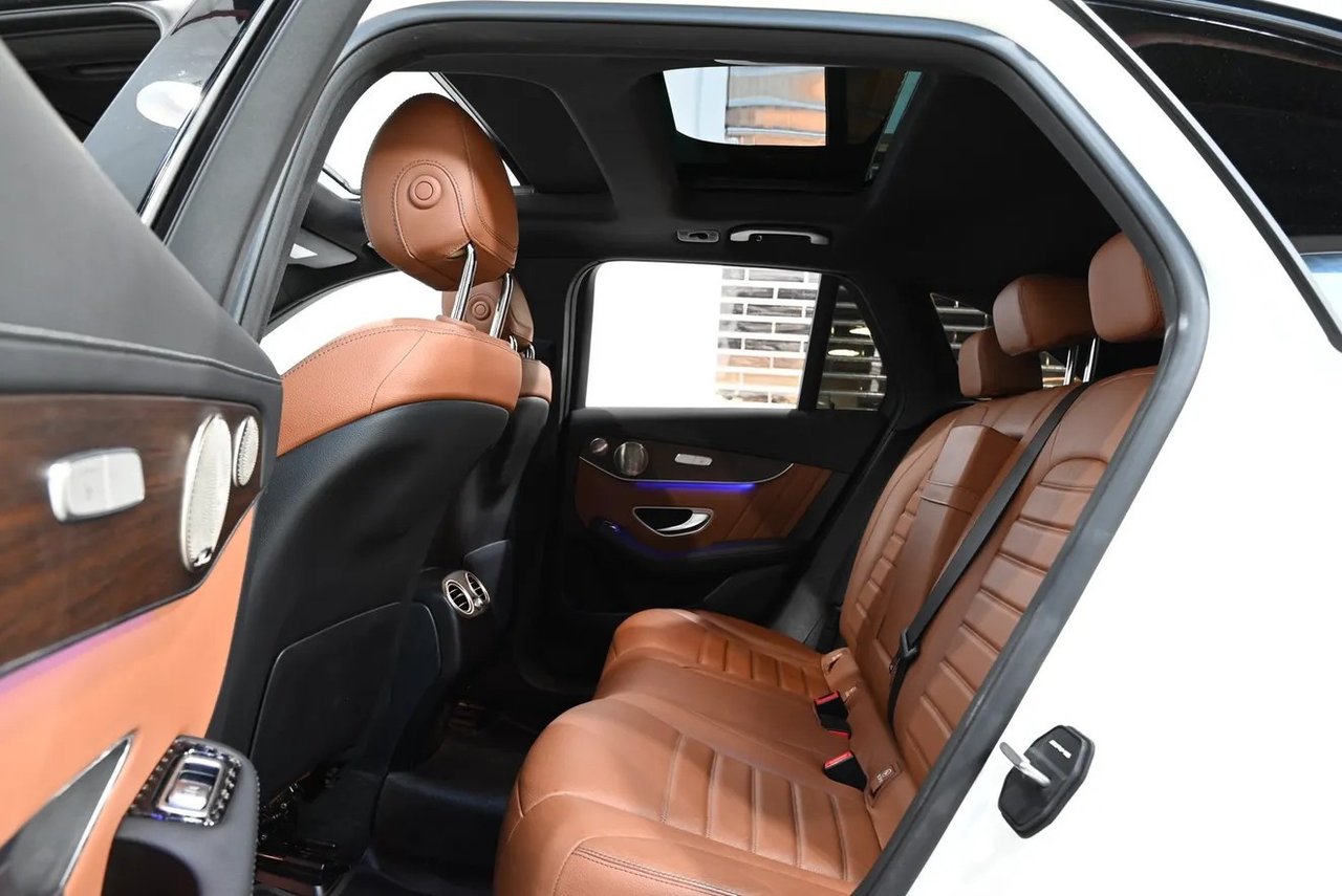 Car Image 2021 MERCEDES GLC CLASS 