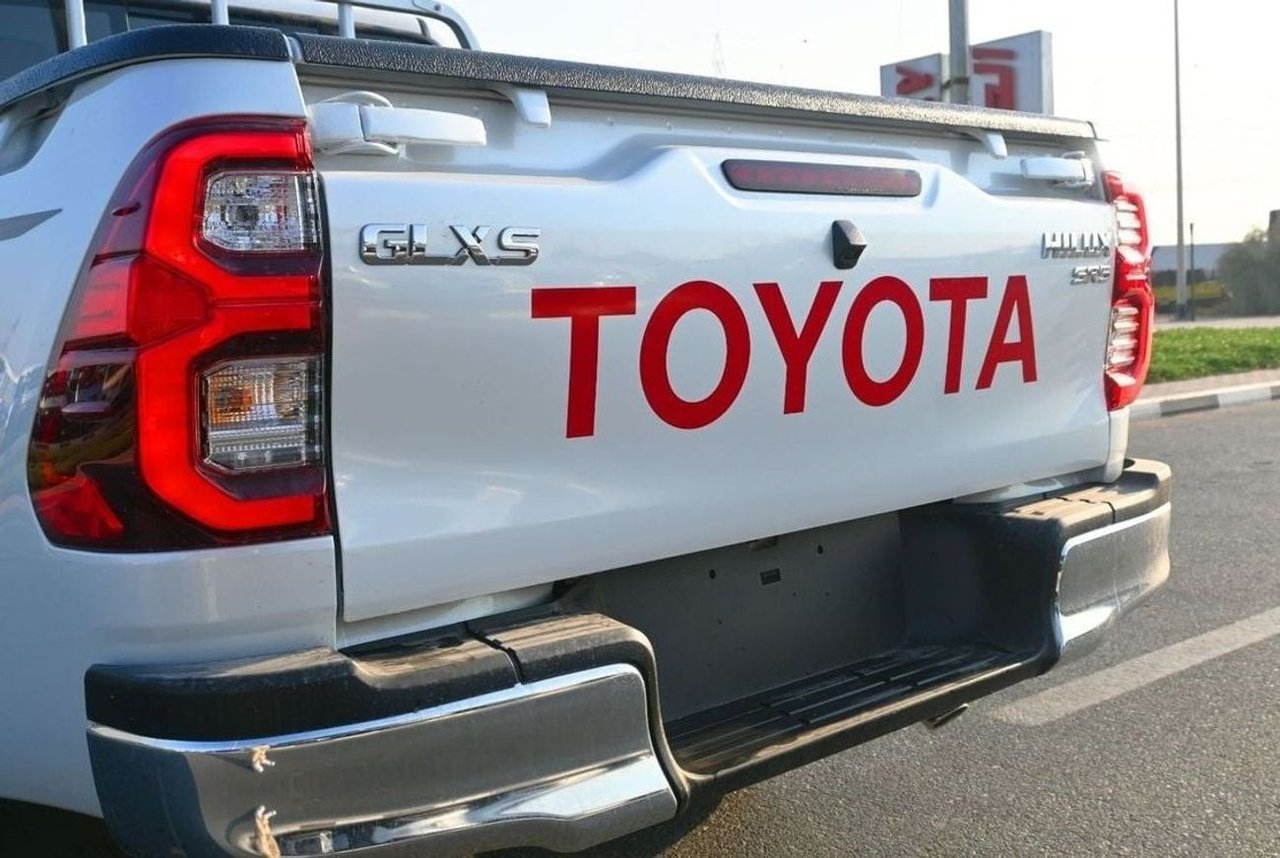 Car Image 2025 TOYOTA HILUX 