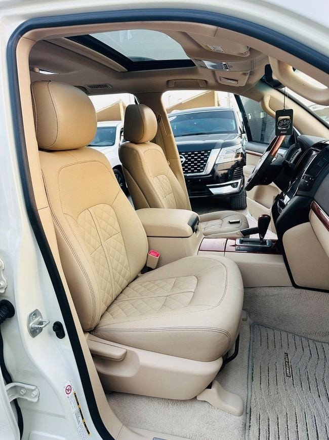 Car Image 2015 TOYOTA LAND CRUISER 