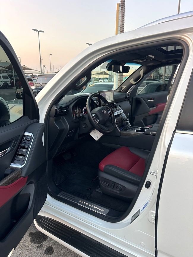 Car Image 2023 TOYOTA LAND CRUISER 