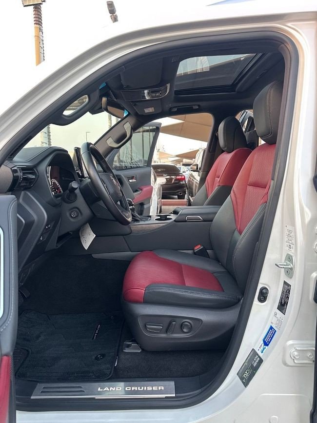 Car Image 2023 TOYOTA LAND CRUISER 