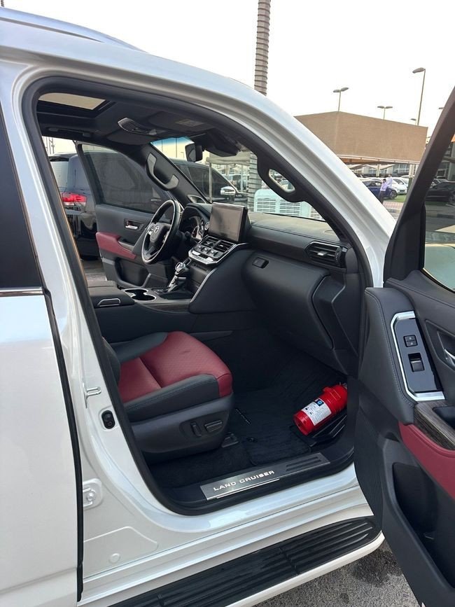 Car Image 2023 TOYOTA LAND CRUISER 