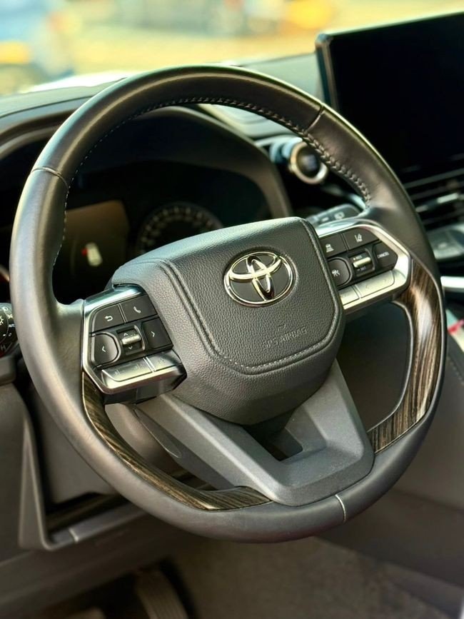 Car Image 2023 TOYOTA LAND CRUISER 