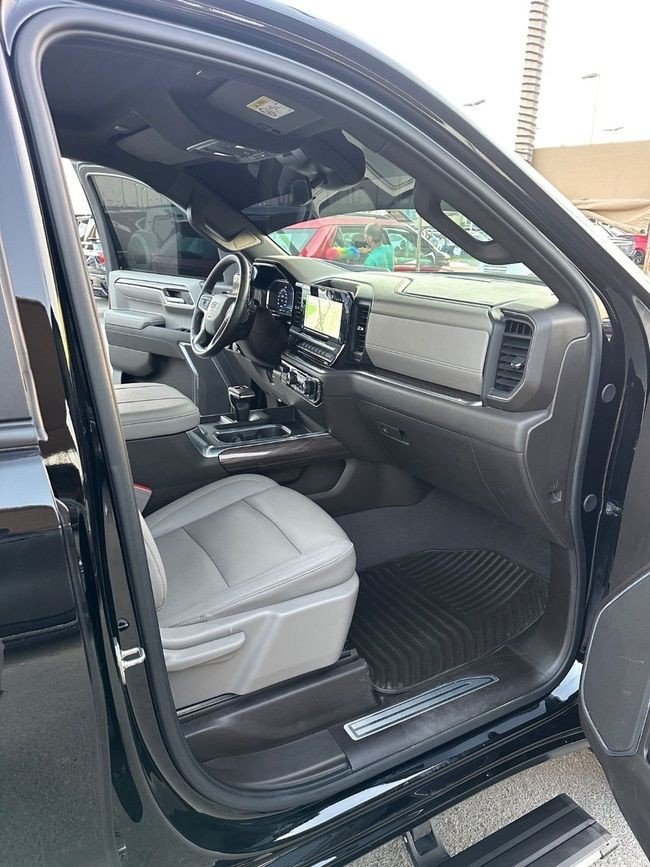 Car Image 2024 CHEVROLET SILVERADO 