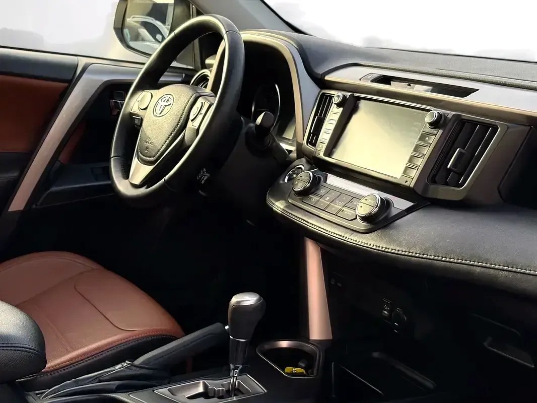 Car Image 2018 TOYOTA RAV4 