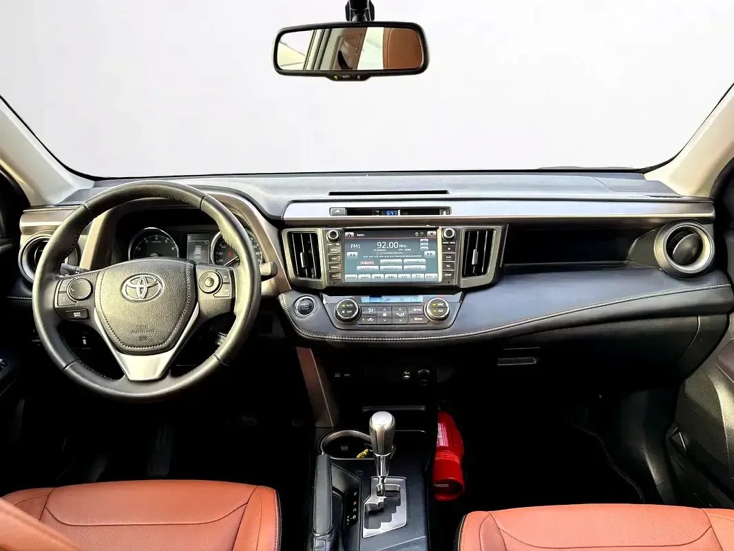 Car Image 2018 TOYOTA RAV4 
