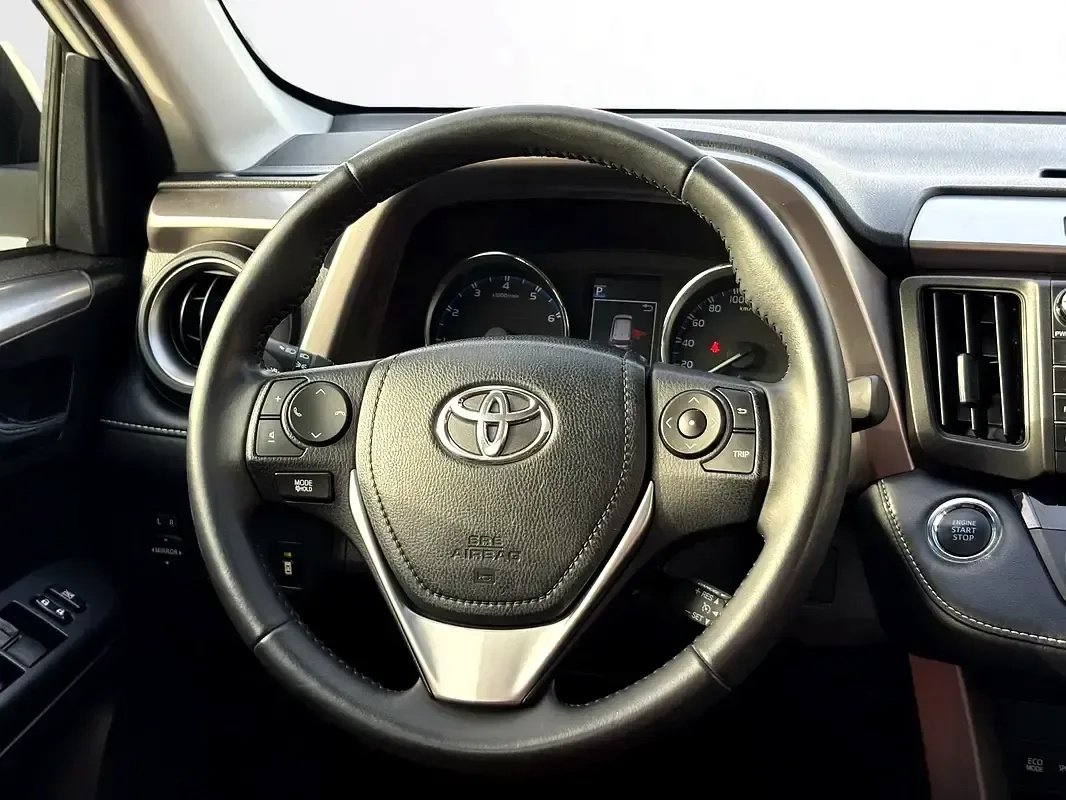 Car Image 2018 TOYOTA RAV4 